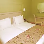 Отель Avra