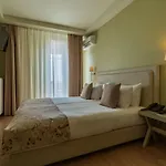 阿夫拉酒店 Paralía