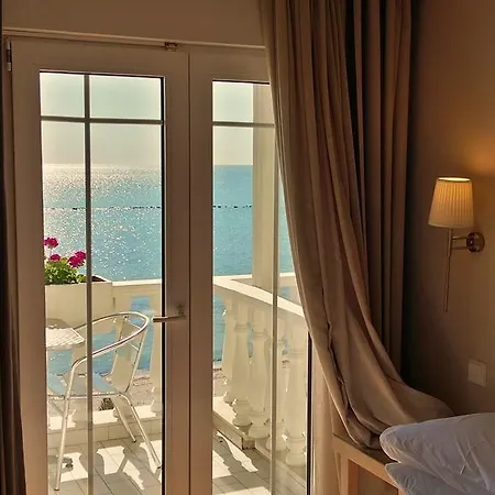 Avra Hotel