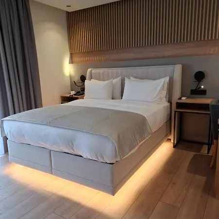 Hotel Avra 2*