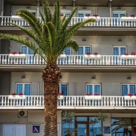 מלון Avra Paralía