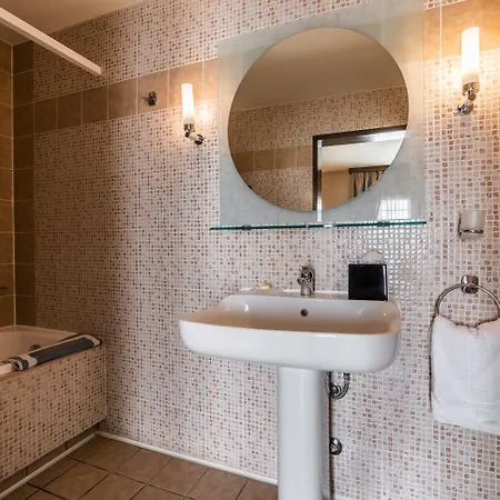 Hotel Avra 2*
