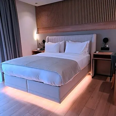 Hotel Avra 2*