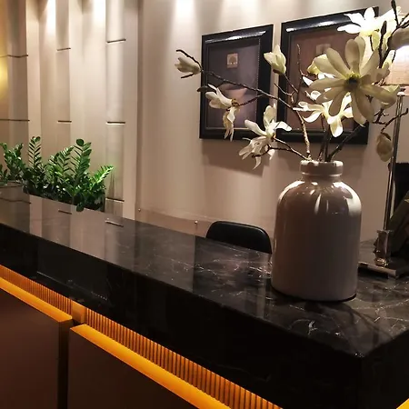 Hotel Avra