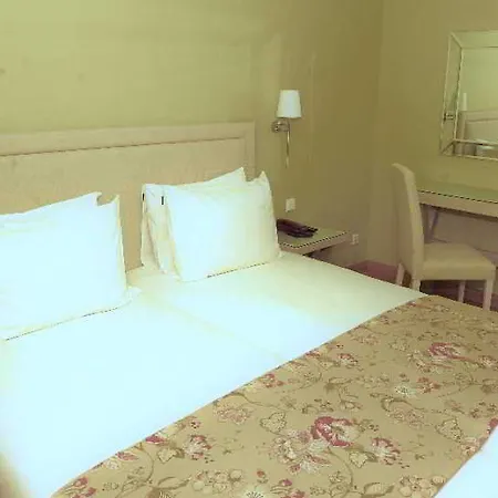 Avra Hotel 2*